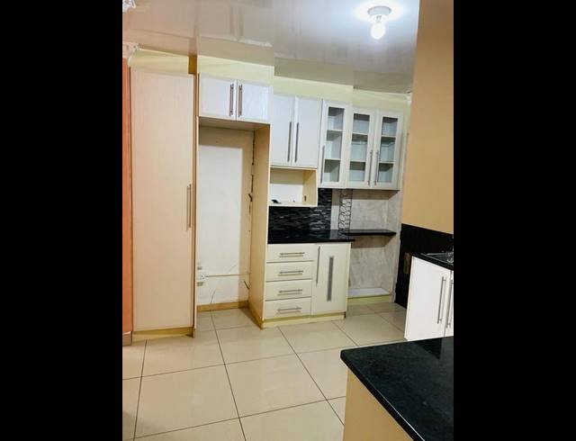 9 BEDROOM HOUSE FOR SALE IN EDENDALE